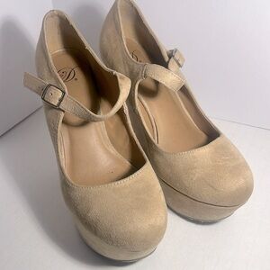 Wedge Pumps size 6